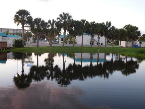 Hotel Days Inn & Suites By Wyndham Lake Okeechobee
