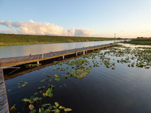 Hotel Days Inn & Suites By Wyndham Lake Okeechobee