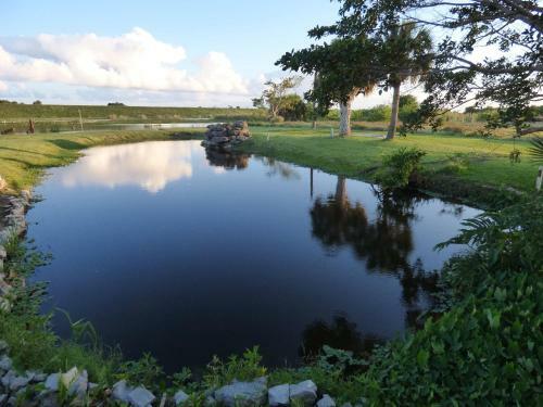 Hotel Days Inn & Suites By Wyndham Lake Okeechobee