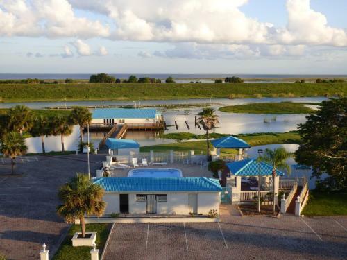 Hotel Days Inn & Suites By Wyndham Lake Okeechobee
