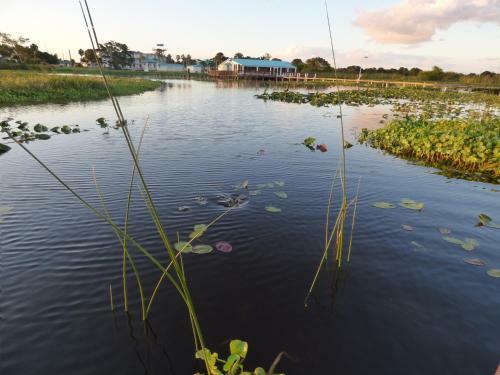 Hotel Days Inn & Suites By Wyndham Lake Okeechobee