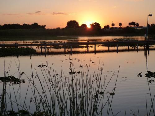 Hotel Days Inn & Suites By Wyndham Lake Okeechobee