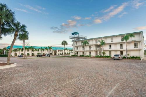 Hotel Days Inn & Suites By Wyndham Lake Okeechobee