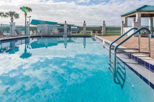 Hotel Days Inn & Suites By Wyndham Lake Okeechobee