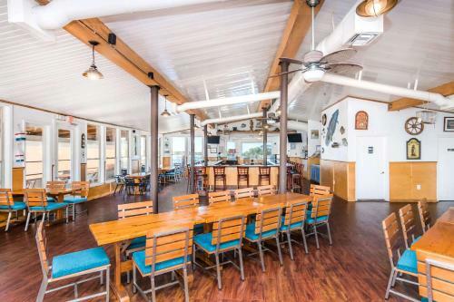 Hotel Days Inn & Suites By Wyndham Lake Okeechobee