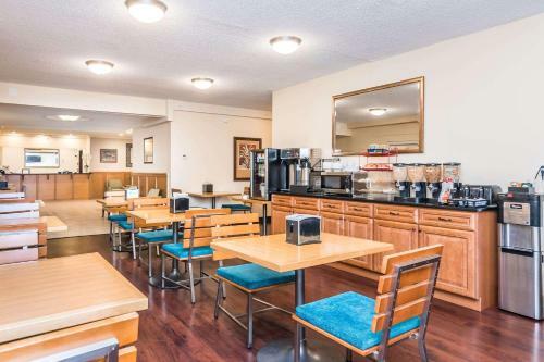 Hotel Days Inn & Suites By Wyndham Lake Okeechobee