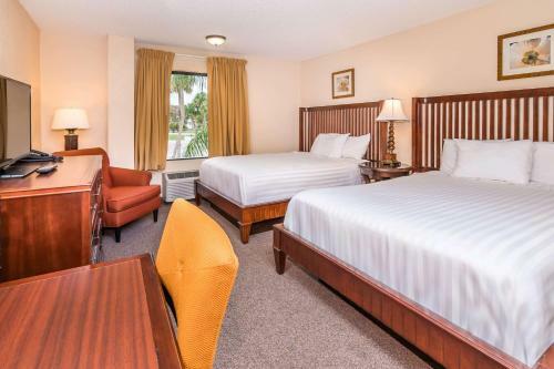 Hotel Days Inn & Suites By Wyndham Lake Okeechobee