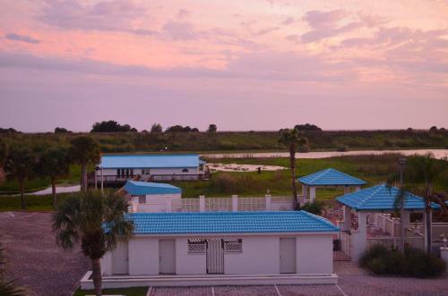 Hotel Days Inn & Suites By Wyndham Lake Okeechobee