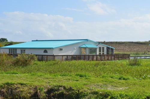 Hotel Days Inn & Suites By Wyndham Lake Okeechobee