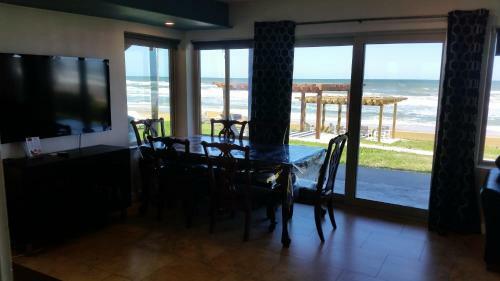 Driftwood Beach Motel