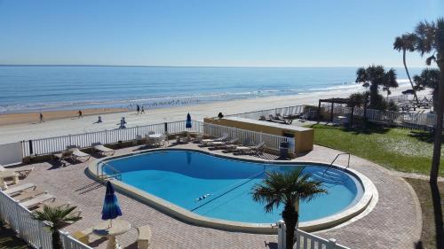 Driftwood Beach Motel