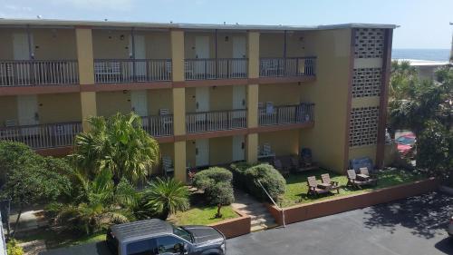 Driftwood Beach Motel