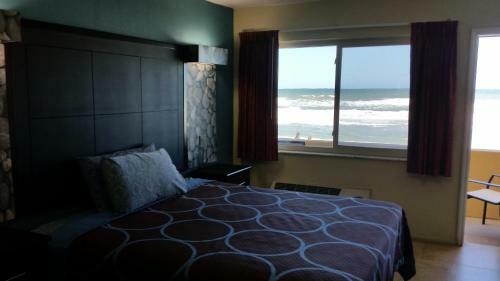 Driftwood Beach Motel