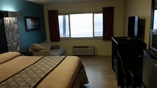 Driftwood Beach Motel