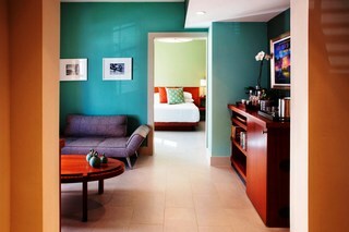 El Paseo Hotel