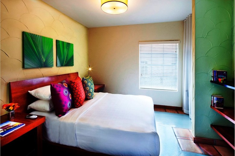 El Paseo Hotel