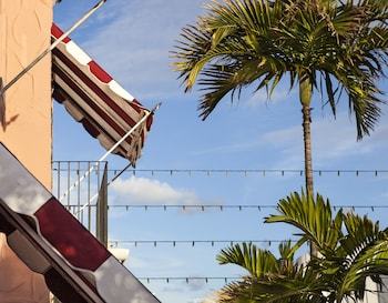 El Paseo Hotel