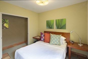 El Paseo Hotel