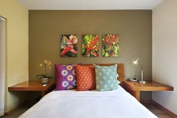 El Paseo Hotel