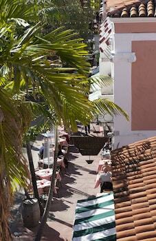 El Paseo Hotel