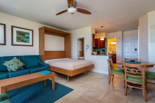 Hotel La Costa Beach Club