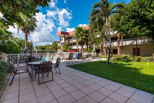 Hotel La Costa Beach Club