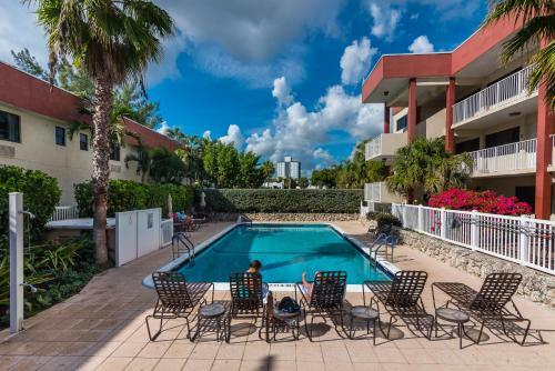 Hotel La Costa Beach Club
