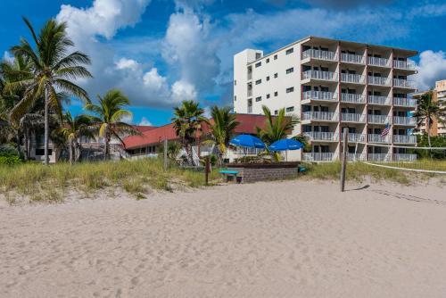 Hotel La Costa Beach Club