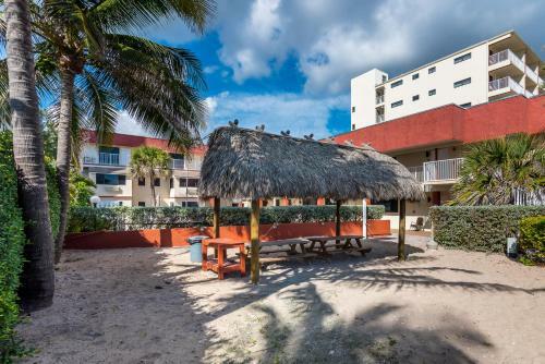 Hotel La Costa Beach Club