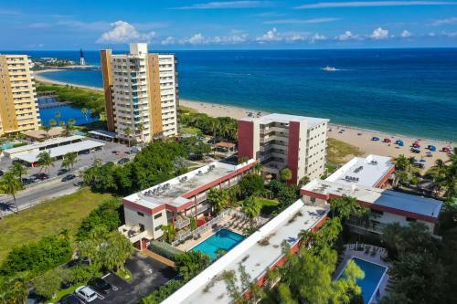 Hotel La Costa Beach Club