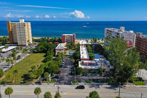 Hotel La Costa Beach Club
