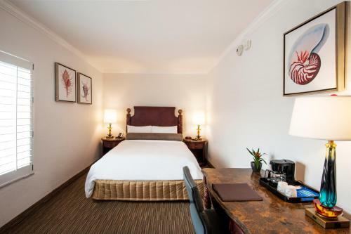 Hotel Beachcomber Resort & Villas