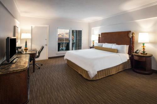 Hotel Beachcomber Resort & Villas