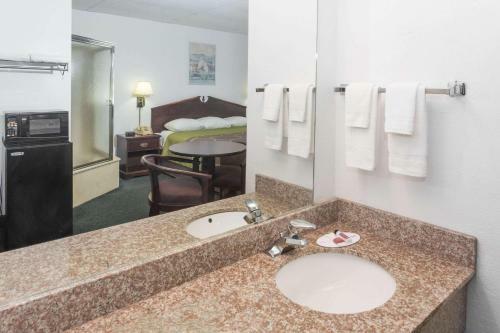 Hotel Super 8 Pompano Beach