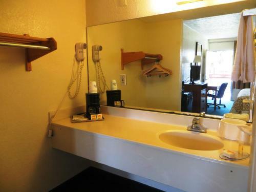 Motel Days Inn West