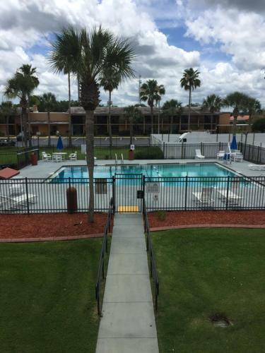 Motel Days Inn West