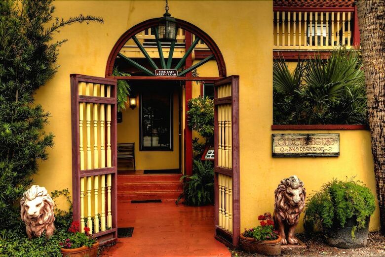 Bed & Breakfast Old City House Inn And Restaurant