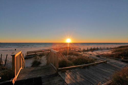 Hotel Boardwalk Beach Resort By Panhandle Getaways