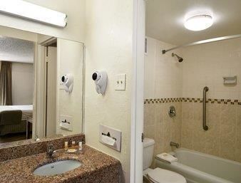 Motel Days Inn St Pete North