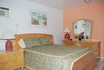 Bay Palms Waterfront Resort - Hotel And Marina