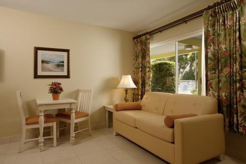 Hotel Alden Suites - A Beachfront Resort