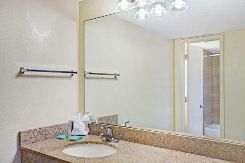 Motel Super 8 By Wyndham St. Augustine Beach