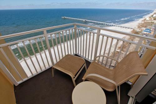 Hotel Sterling Reef Beach Resort