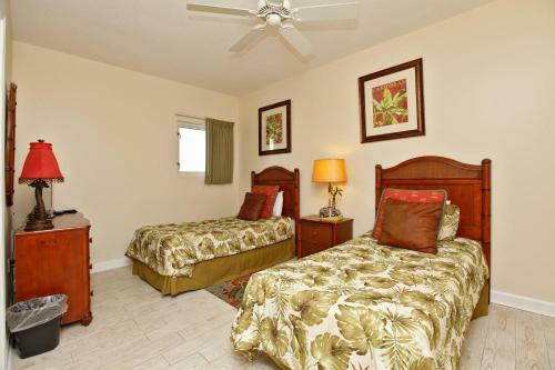 Hotel Sterling Reef Beach Resort