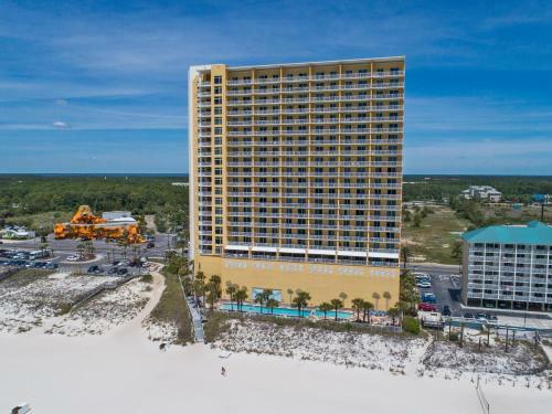 Hotel Sterling Reef Beach Resort