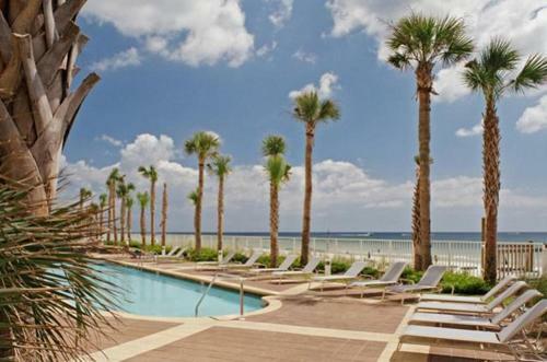 Hotel Sterling Reef Beach Resort