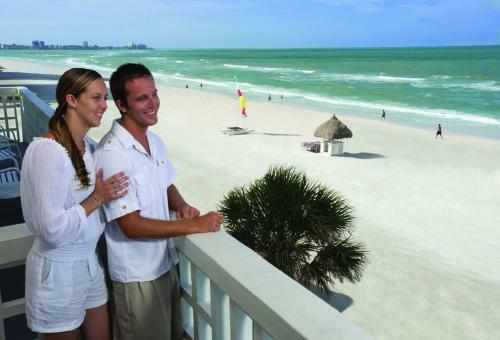Hotel Sandcastle Resort At Lido Beach