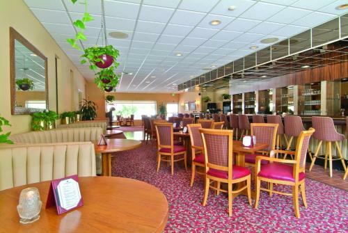 Hotel Sandcastle Resort At Lido Beach