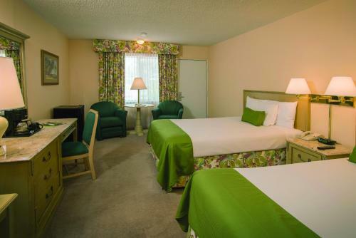 Hotel Sandcastle Resort At Lido Beach