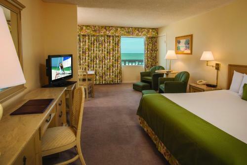 Hotel Sandcastle Resort At Lido Beach
